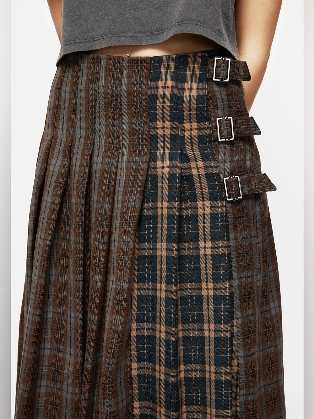 Disturbia brown grey